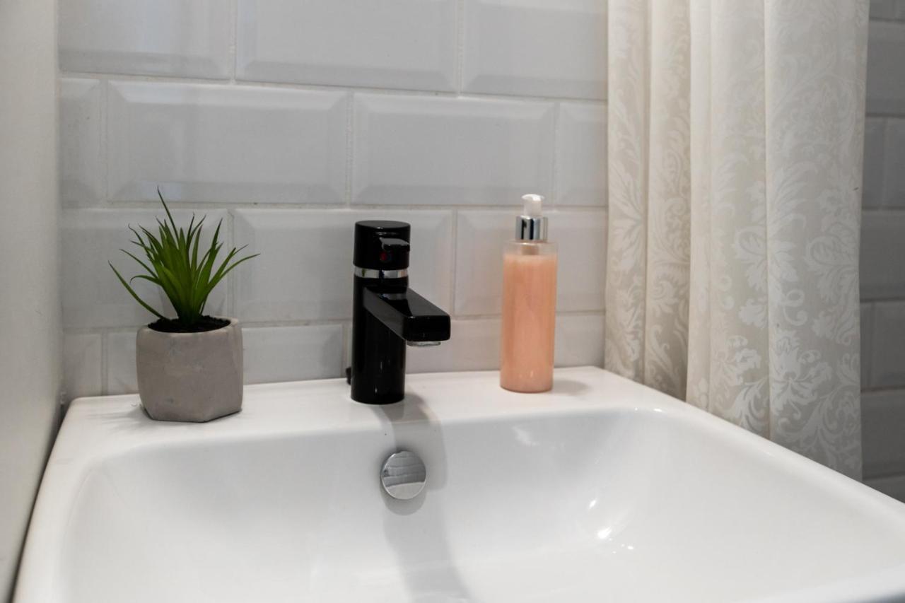 Apartament Stylish Studio In Perfect Location, 24H Reception Tallin Zewnętrze zdjęcie