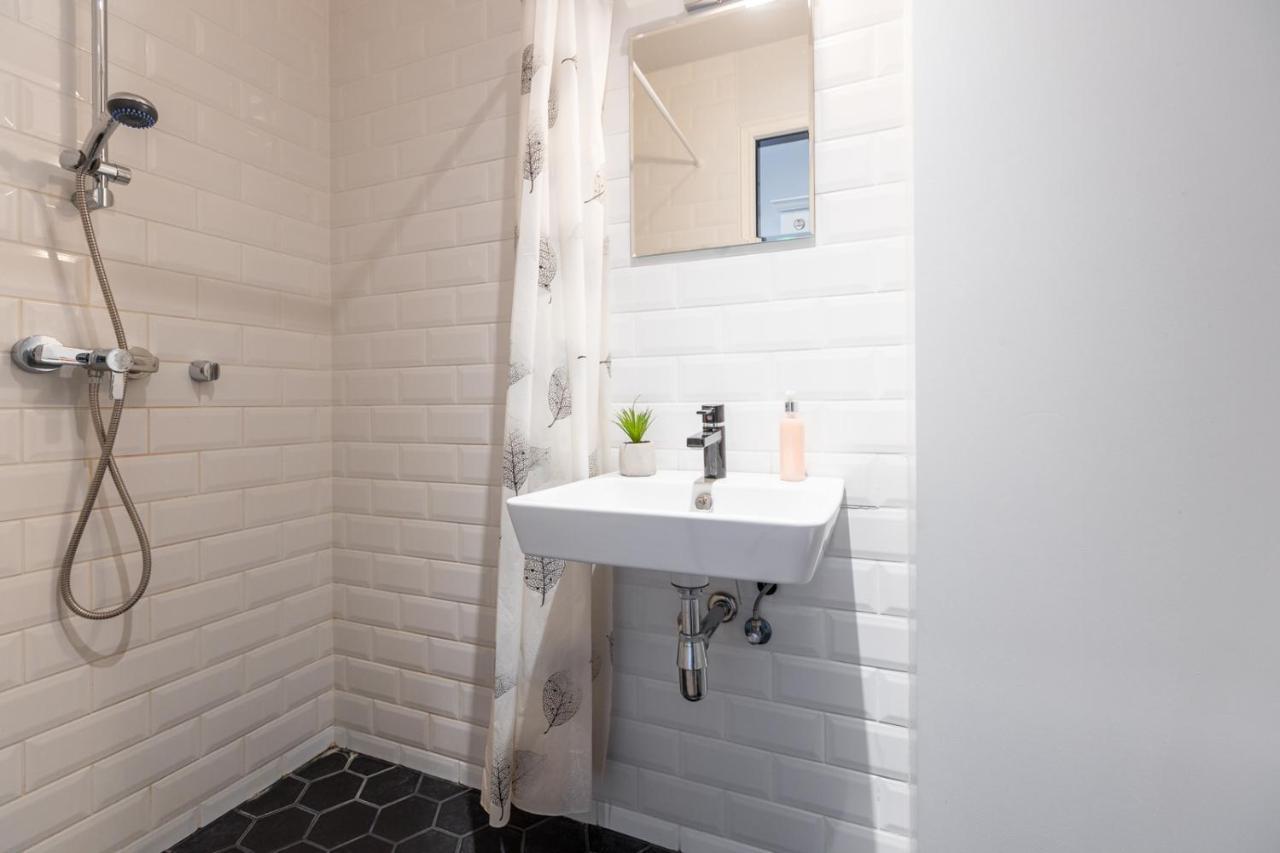Apartament Stylish Studio In Perfect Location, 24H Reception Tallin Zewnętrze zdjęcie
