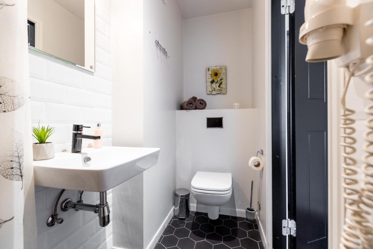 Apartament Stylish Studio In Perfect Location, 24H Reception Tallin Zewnętrze zdjęcie