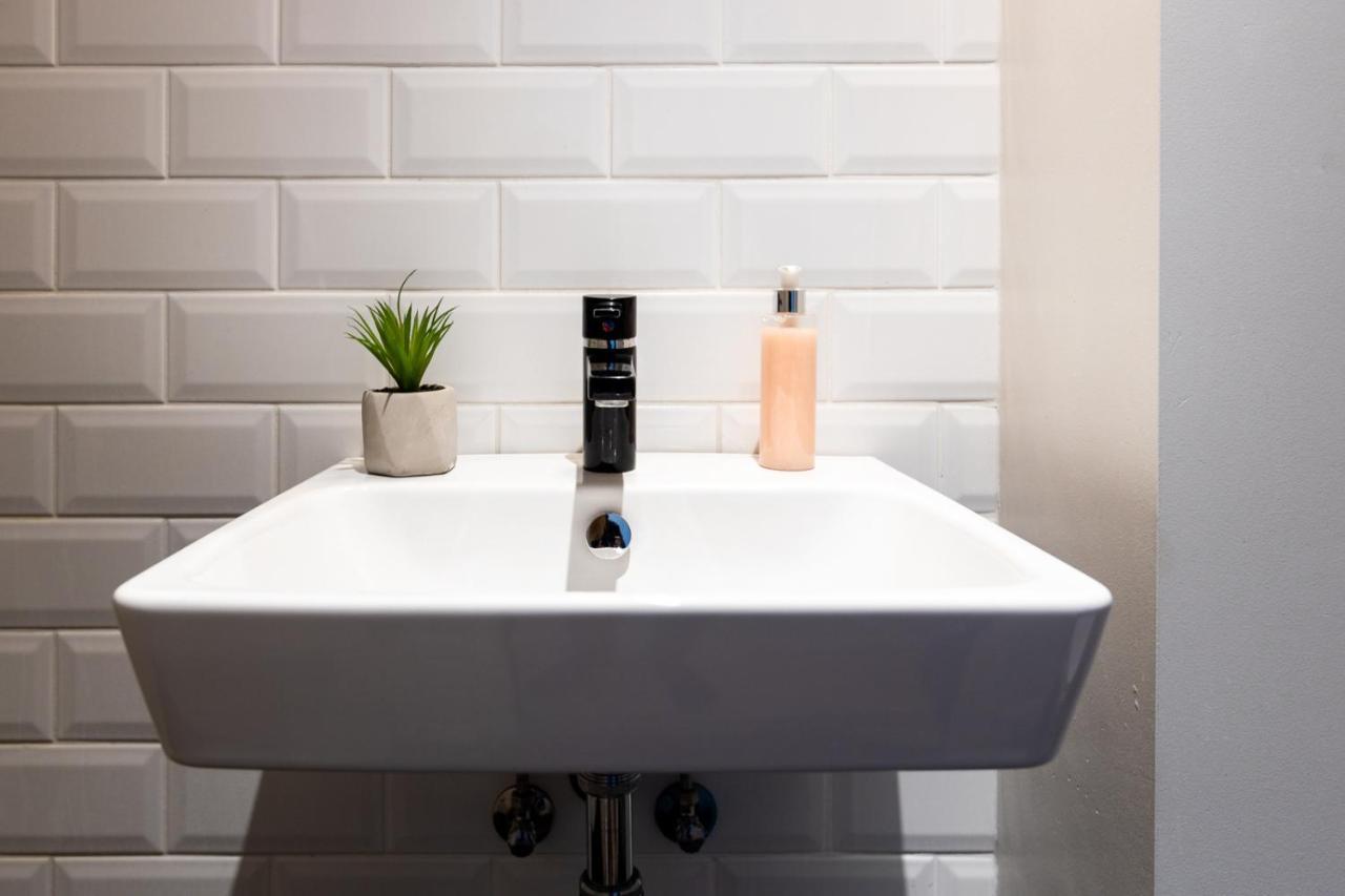 Apartament Stylish Studio In Perfect Location, 24H Reception Tallin Zewnętrze zdjęcie